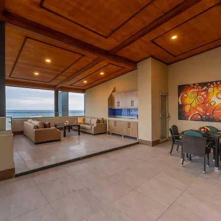 Pine Semesteranläggning (resort)