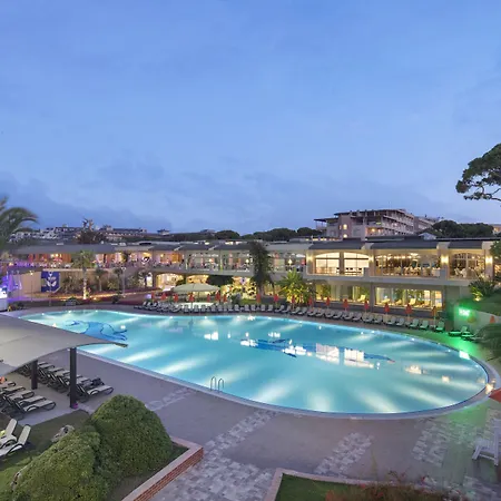 Pine Semesteranläggning (resort)