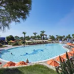 Pine Semesteranläggning (resort)