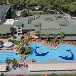 Pine Semesteranläggning (resort)